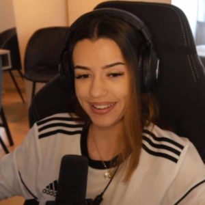 NoraExplorer twitch streamer