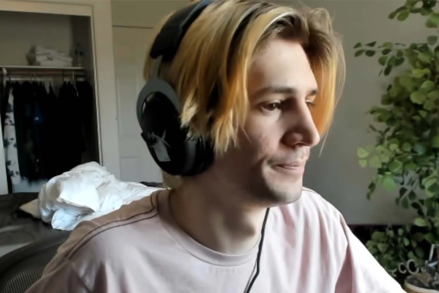 xQc Loses Money Trading Skins In CS:GO